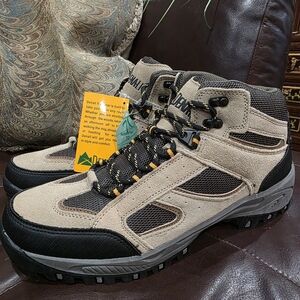 Durable Men's Hiking Boots in Black and Tan